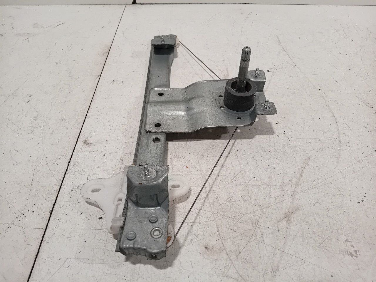 Raammechaniek links achter Renault Clio, Onderdelen@venauto.nl, Van der Ven Autorecycling B.V., Ettenseweg 76, 4706 PB Roosendaal, The Netherlands