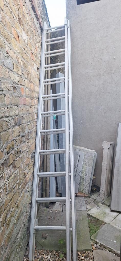 Tweedelige aluminium ladder, Doe-het-zelf en Bouw, Ladders en Trappen, Ophalen, Gebruikt, Ladder, Opvouwbaar of Inschuifbaar