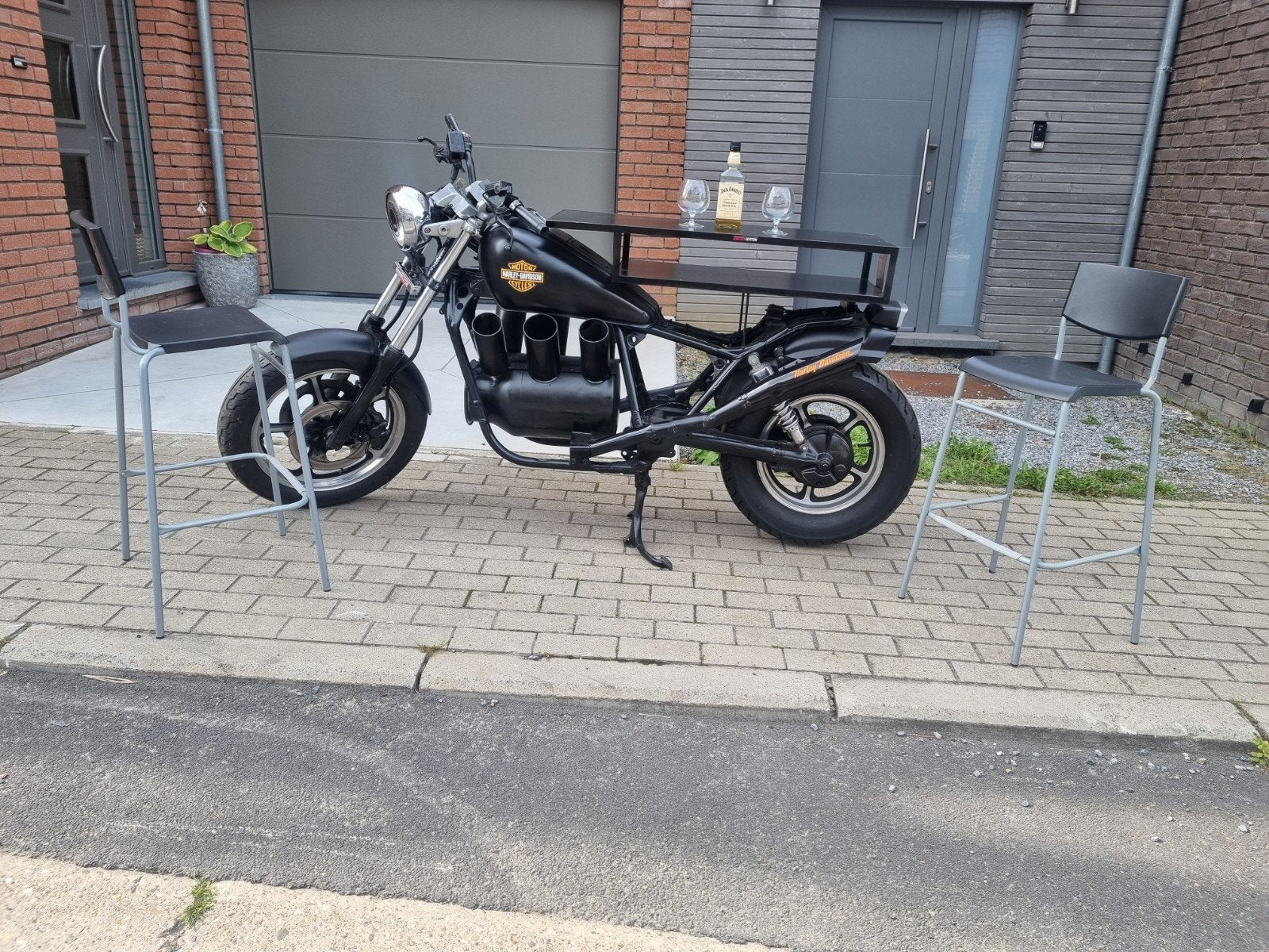Decoratie van de motorbar, Motoren