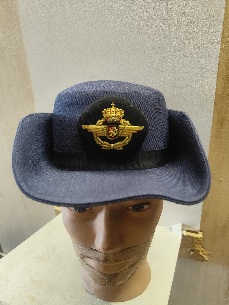 Képi féminin de l armée belge, Collections, Objets militaires | Général, Enlèvement ou Envoi
