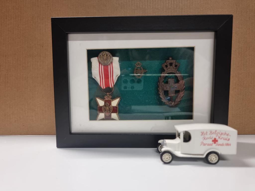 Rode Kruis Items, Verzamelen, Ophalen of Verzenden, Landmacht, Lintje, Medaille of Wings