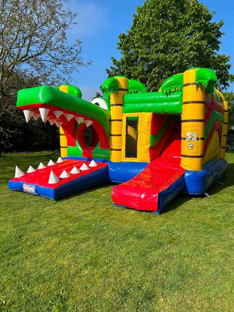 Springkasteel multiplay Krokodil te huur, Ophalen, Zo goed als nieuw