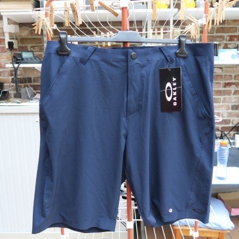 Short nieuw donkerblauw Oakley mt L, Kleding | Dames, Broeken en Pantalons, Kort, Blauw, Oakley, Maat 42/44 (L)