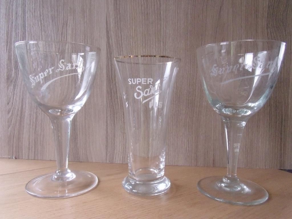 3 verres bière  différents Super Sart collection, Collections, Enlèvement, Comme neuf, Verre ou Verres