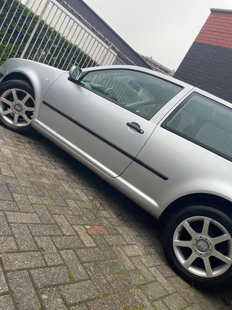 Volkswagen Golf 4 sans inspection, Autos, Argent ou Gris, Achat, Boîte manuelle, Euro 4
