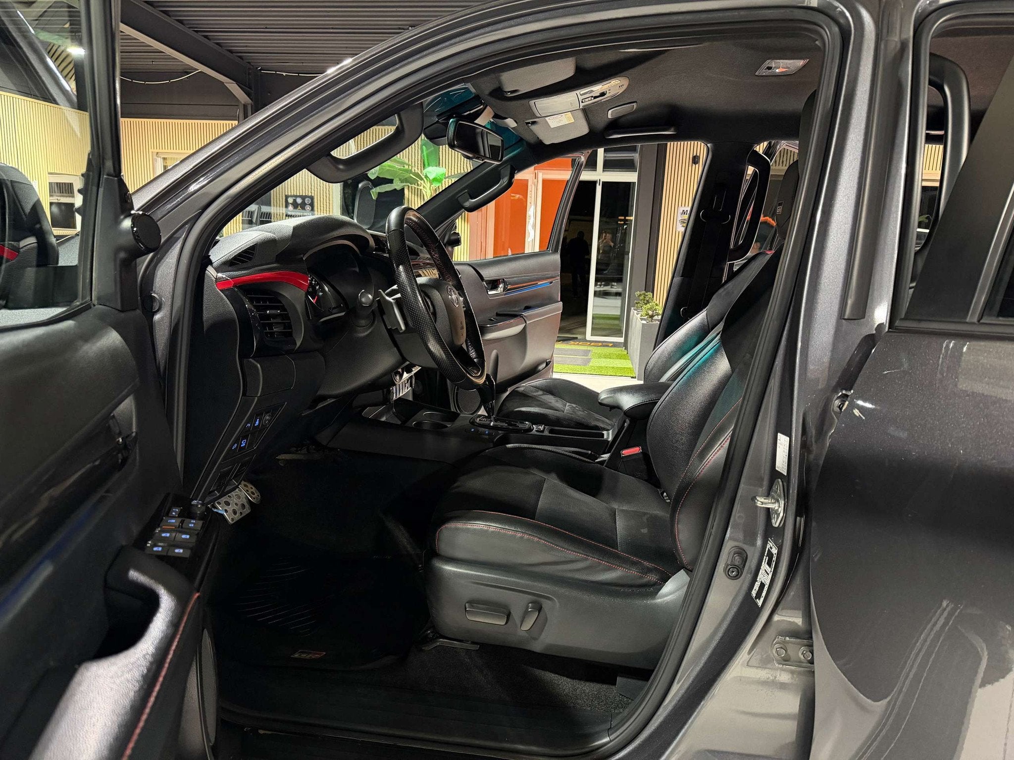 Toyota Hilux 2.8 D-4D 4WD GR SPORT 204cv Bt Automatique DRCC, Cuir, Argent ou Gris, Achat, Entreprise