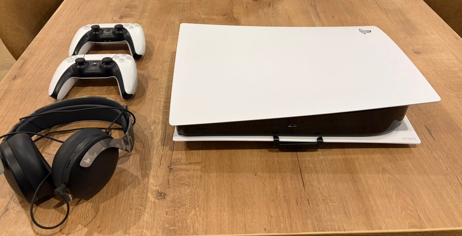 PS5 Digital 1To+ 2 DualSense + casque playstation camouflage, Enlèvement ou Envoi, Comme neuf, Playstation 5