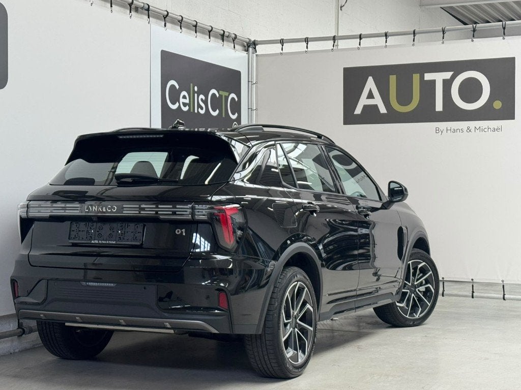 Lynk&Co 01 PHEV 1.5T PHEV Core, Dealer onderhouden, 4 cilinders, Parkeerassistent, Zwart