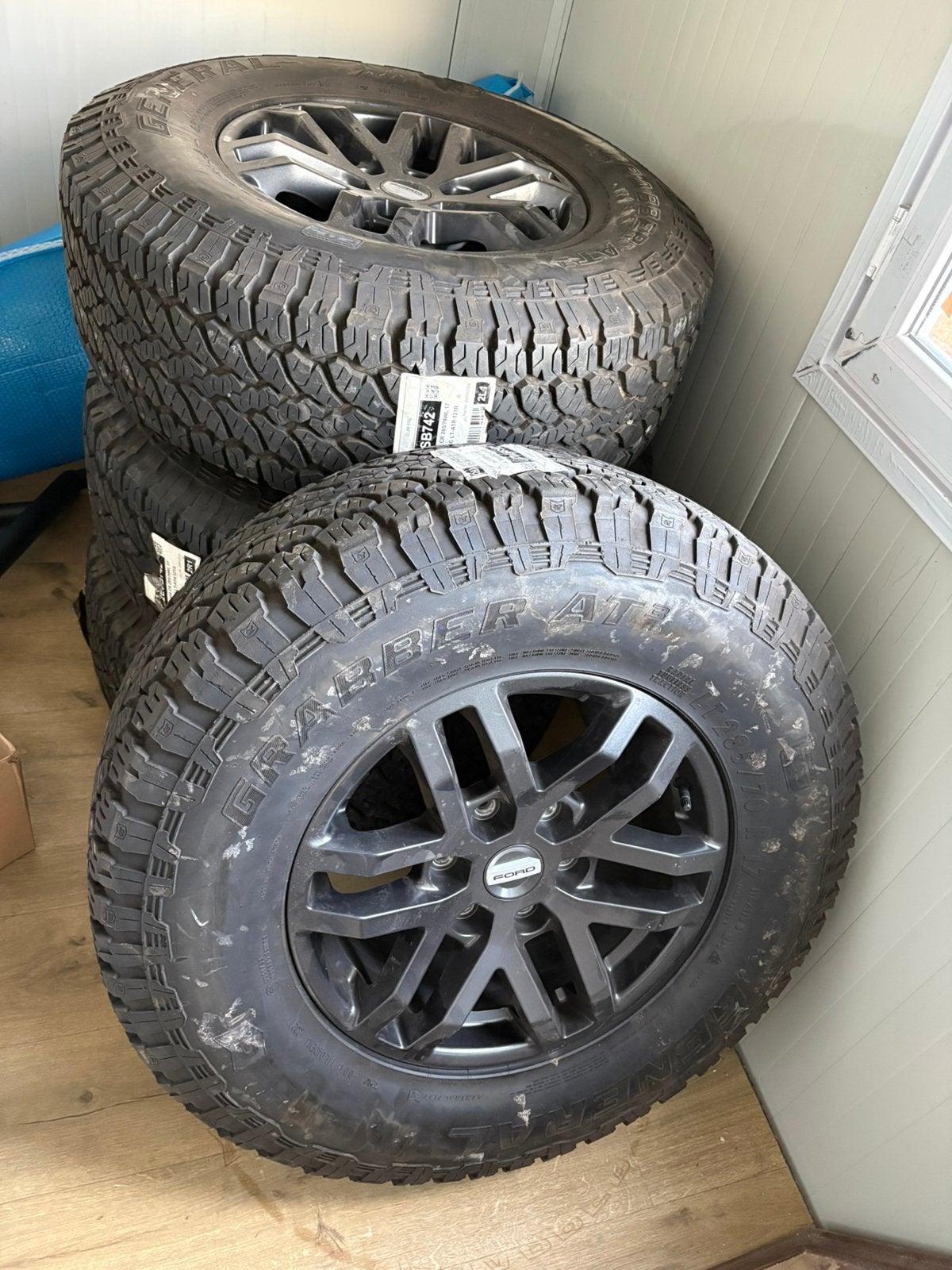 Te koop nieuwe banden en velgen vaan Ford Ranger Raptor, Enlèvement, Pneu(s)