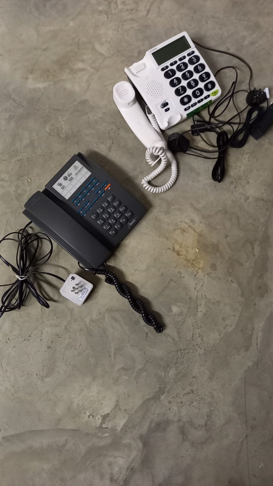 Twee telefoon toestellen in zeer goede staat ( 10 € per stuk, Telecommunicatie, Ophalen of Verzenden, Zo goed als nieuw