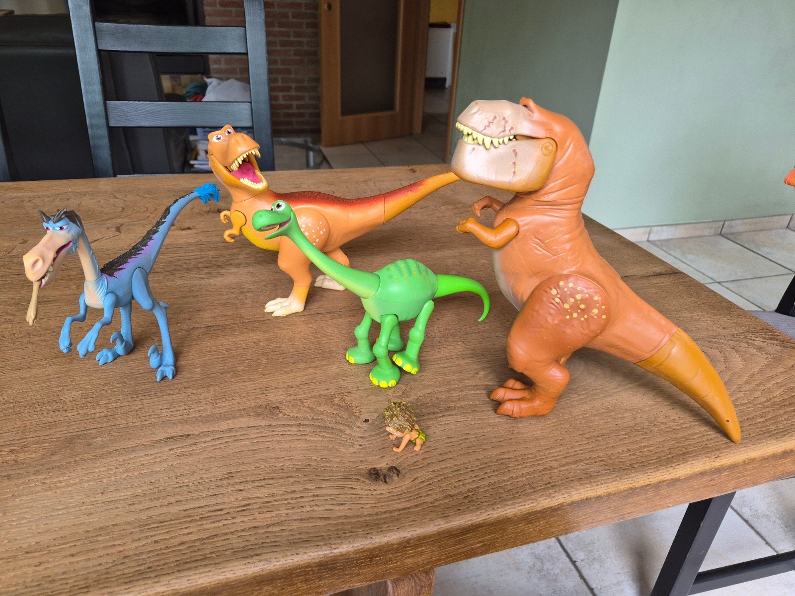 Figurines articulées Tomy "Le voyage d’Arlo", Enlèvement ou Envoi, Utilisé