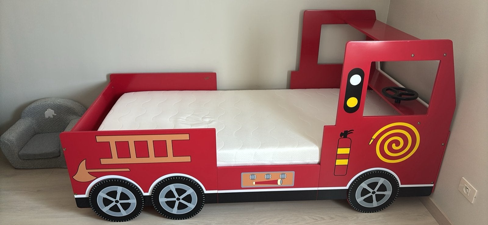 Brandweerwagenbed 1 persoons + lattenbodem + matras, Kinderen en Baby's, Ophalen, Gebruikt