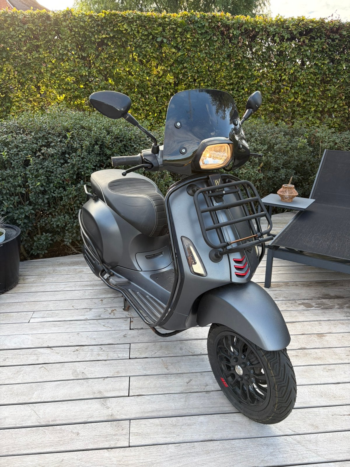 Vespa sprint B klasse 2018, Fietsen en Brommers, Ophalen, Zo goed als nieuw