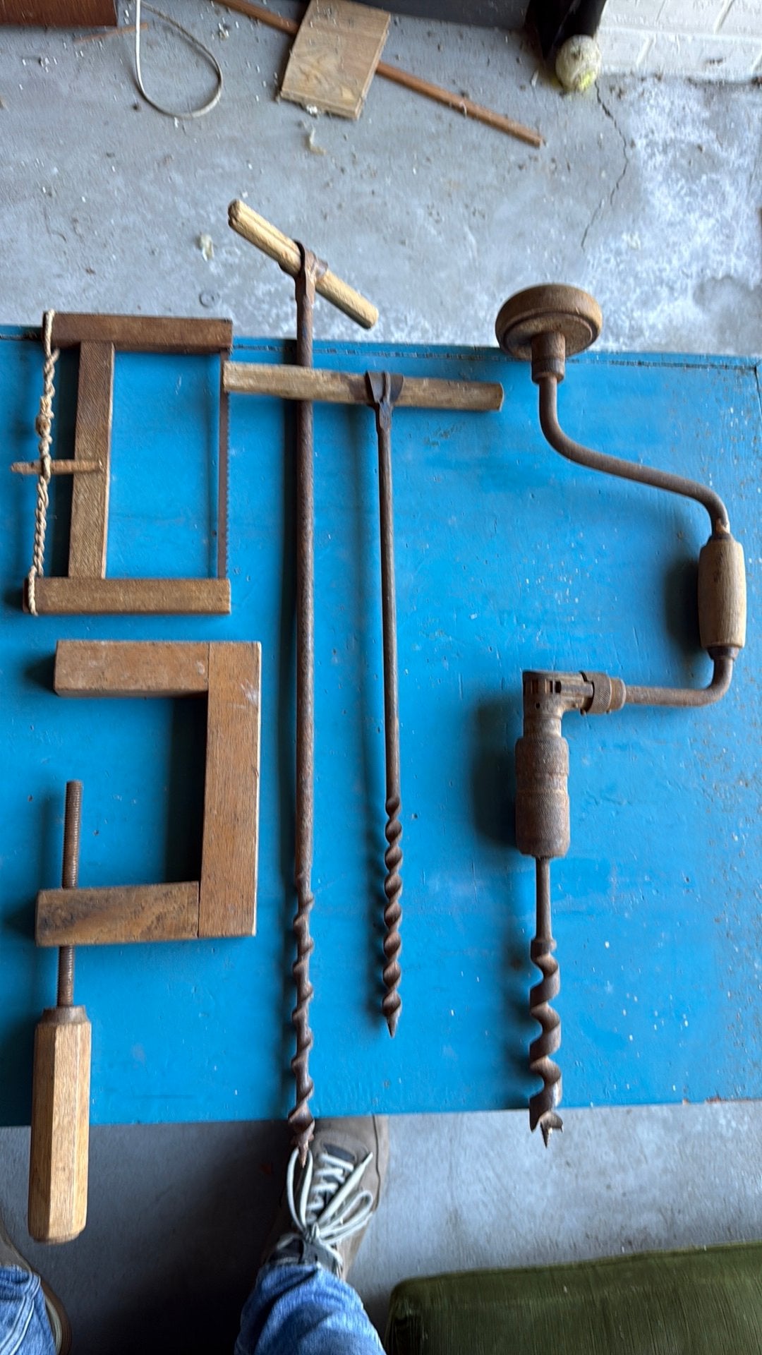Anciens outils et perceuse à main, Enlèvement