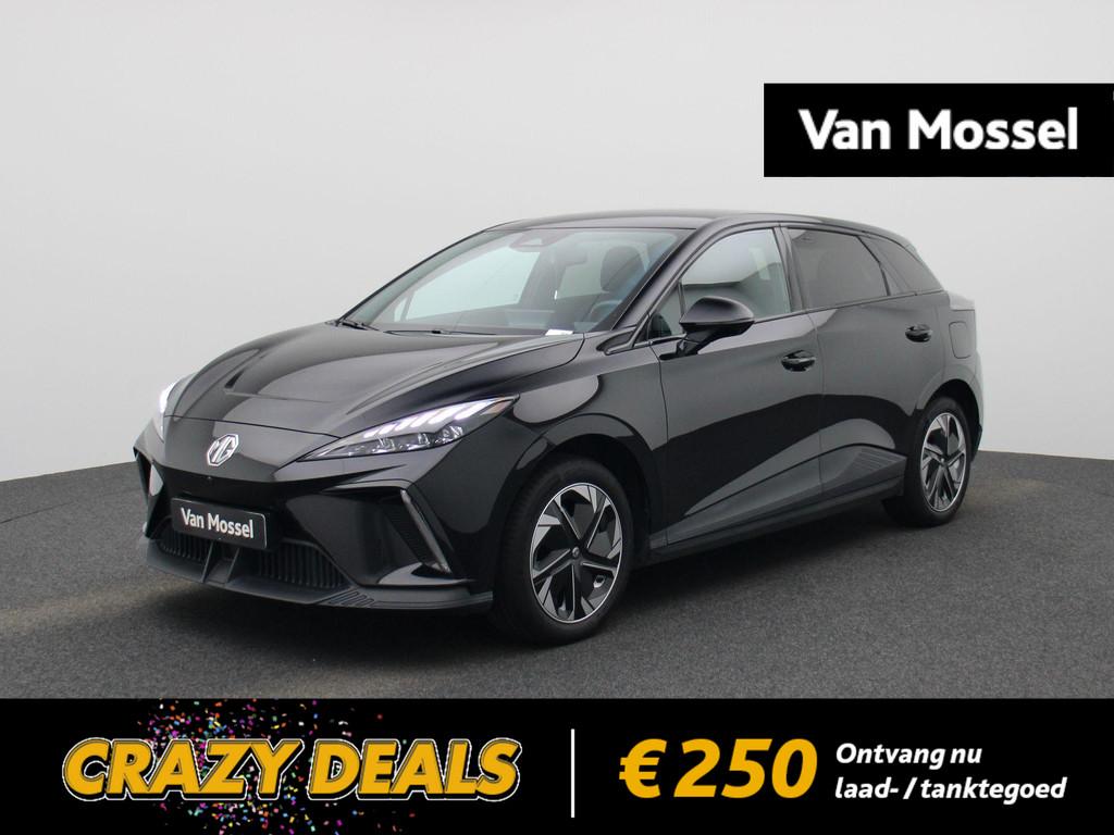 MG MG4 64 kWh Luxury, Auto's, Automaat, Gebruikt, 1675 kg, Zwart