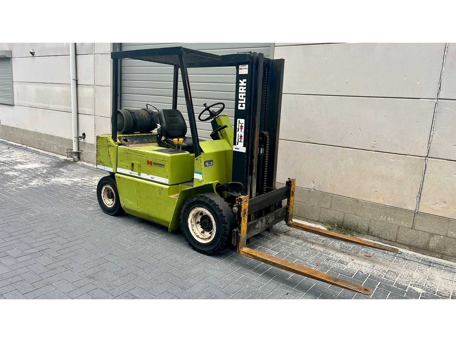 Élévateur Clark GPM25N, Articles professionnels, LPG, Chariot élévateur, Clark