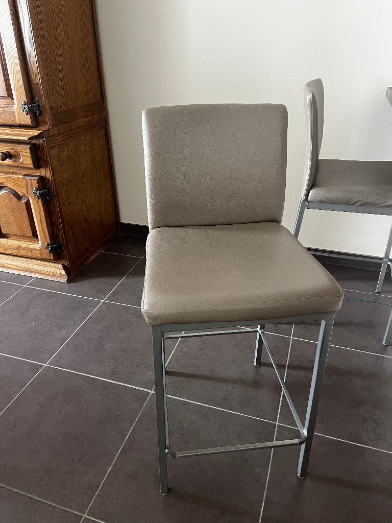 Twee Barkrukken met rugleuning, Ophalen, Met voetsteun, 60 tot 90 cm, 2 krukken