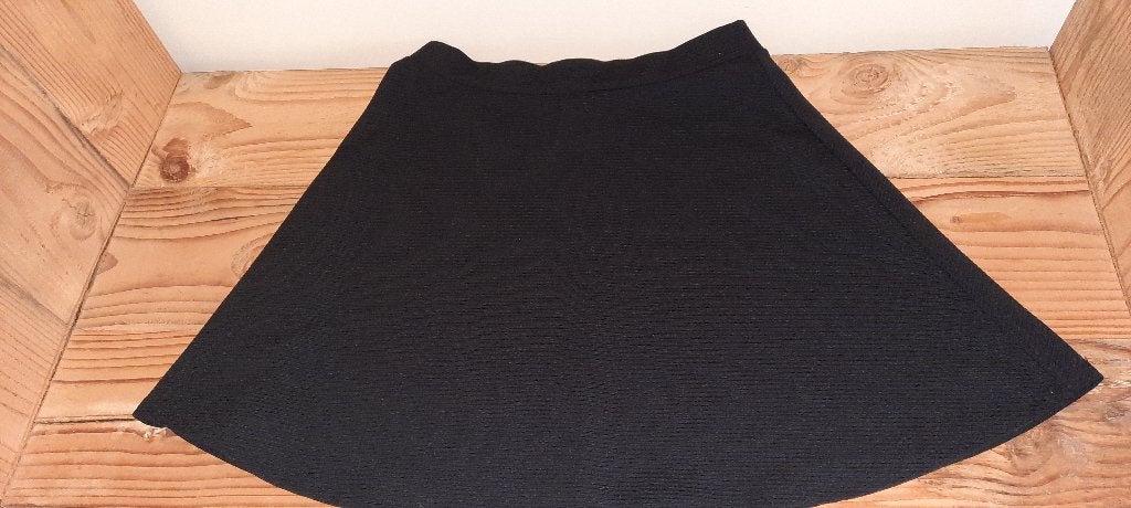 Jolie jupe H&M taille M, Enlèvement ou Envoi, Comme neuf, Longueur genou, Noir