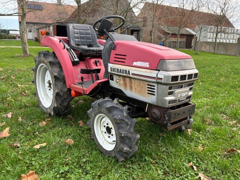 Mini-tracteur Shibaura P185F à quatre roues motrices, Jusqu'à 80 ch, Autres marques