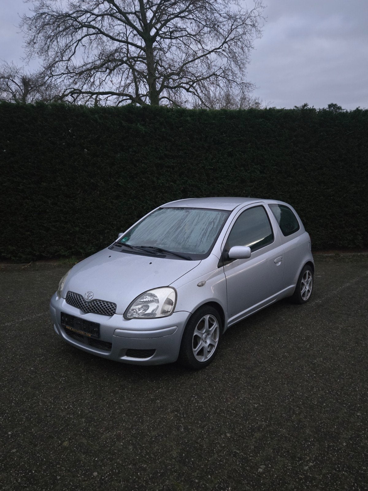 Toyota Yaris, 1.3 Essence, Airco, Jantes, Marchand / Export, Rétroviseurs électriques, Argent ou Gris, Achat, Entreprise