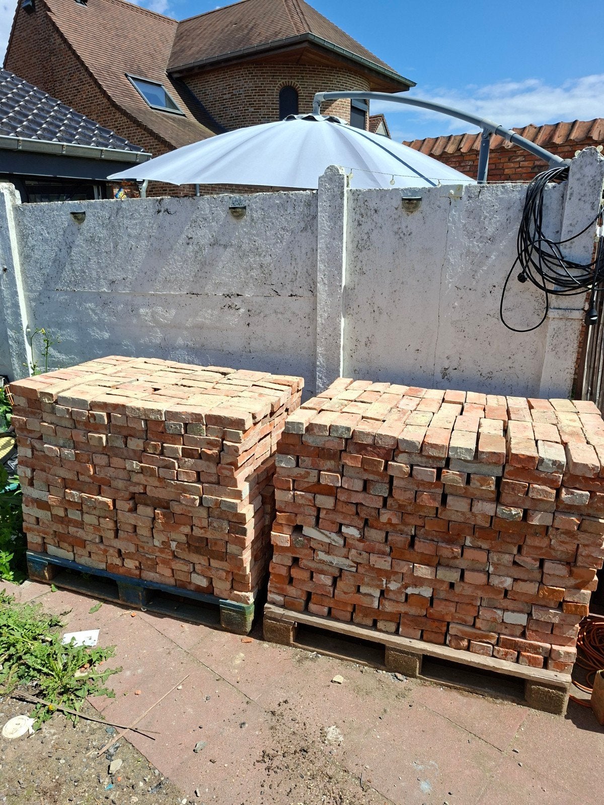 Oude Beerse steen 22 cent/stuk, Doe-het-zelf en Bouw, Ophalen, Bakstenen