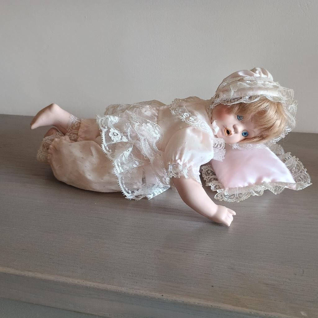 Pop - Liggende pop:  The promenade collection Eugenie, Ophalen of Verzenden, Pop