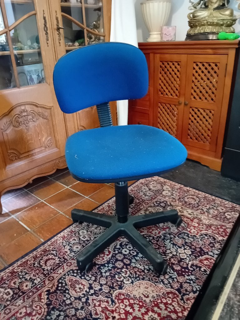 Blauwe en rode bureaustoel, Huis en Inrichting, Ophalen, Zo goed als nieuw, Blauw, Bureaustoel