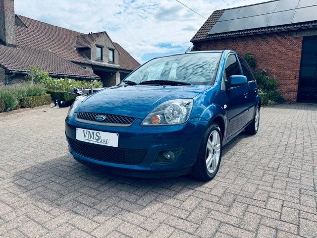 Ford Fiesta 1.4 Essence * Garantie * Climatiseur *, Entreprise, Garantie prolongée, Boîte manuelle, Noir