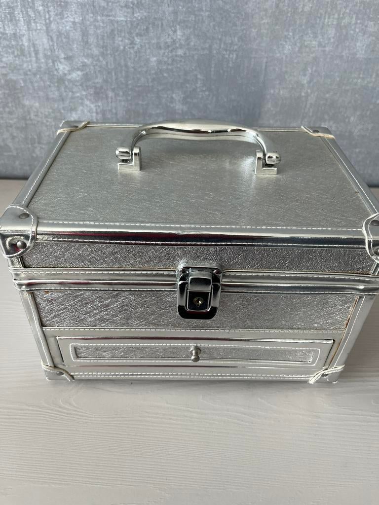 Zilverkleurige juwelen koffer, Handtassen en Accessoires, Overige Accessoires, Ophalen, Gebruikt