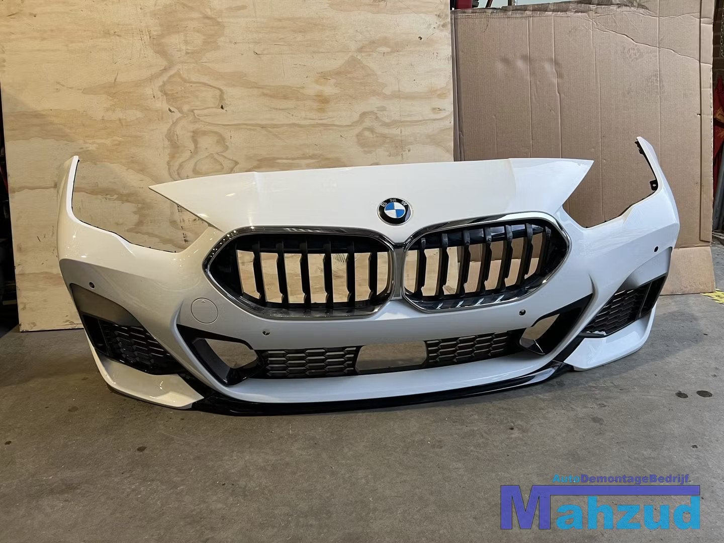 BMW 2 SERIE F44 Gran COUPE WIT voorbumper bumper 2019+, Petuelring 130
80788  Munich, DE, Gebruikt, Voor, Info@bmw.de