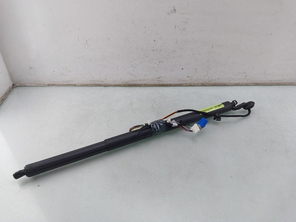 MOTEUR DE HAYON Mercedes-Benz GLA (156.9) (|A1568900230|), Mercedes-Benz, Haillon arrière, Utilisé, Dialog.mb@mercedes-benz.com