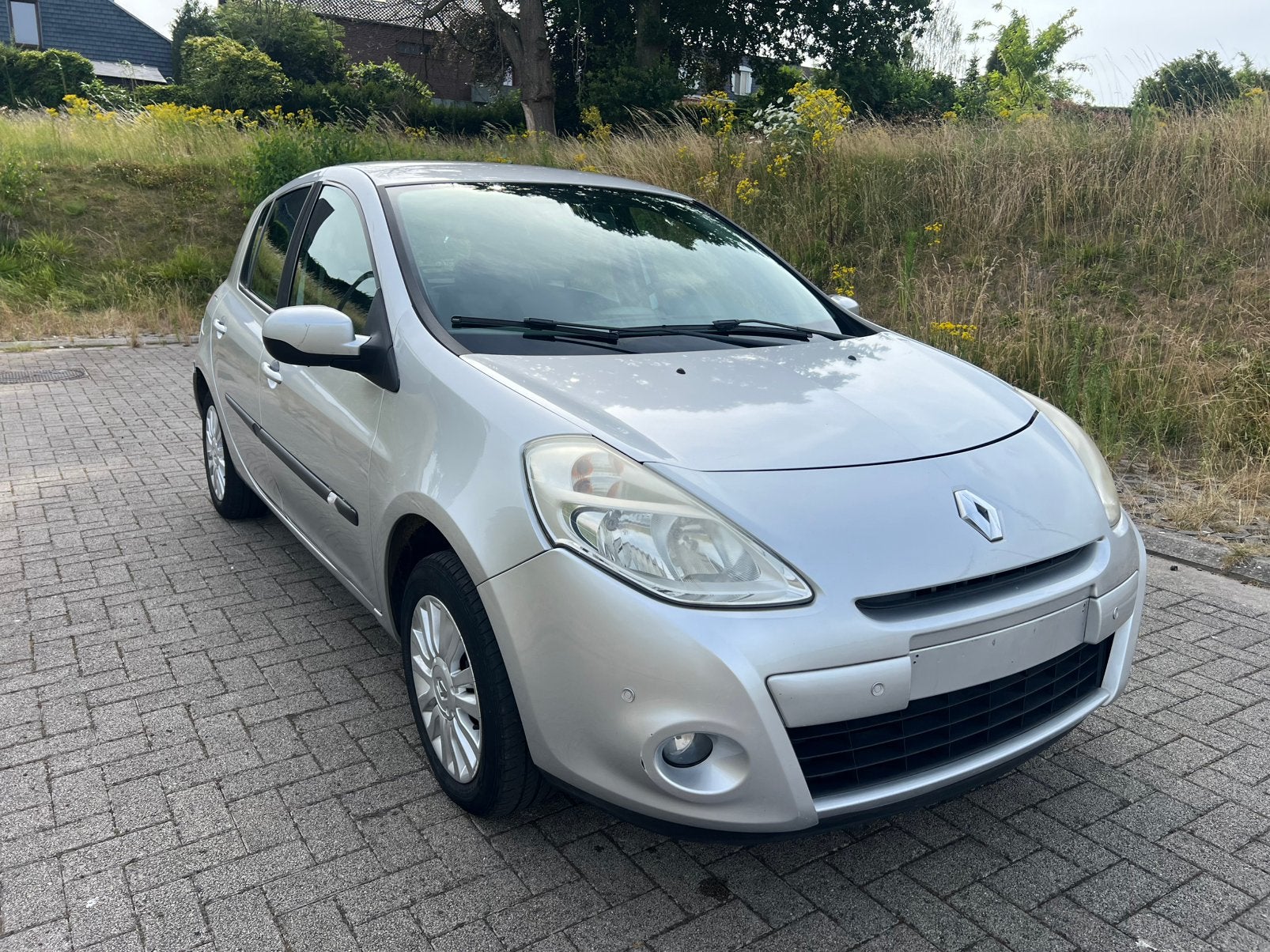 Renault Clio/1.2Benzine/2009/108.000Km/Euro4, Autos, Argent ou Gris, Achat, Entreprise, Boîte manuelle