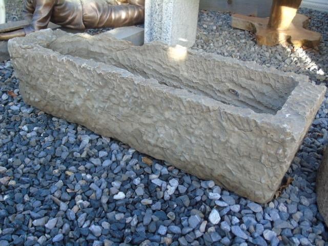 bac auge en pierre bleu , jardinière , voir photos !!!!, Moins de 30 cm, Pierre, Enlèvement, Utilisé