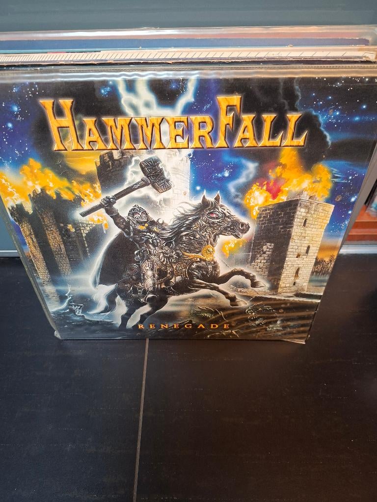 lp - hammerfall - renegade - blue vinyl, Cd's en Dvd's, Vinyl | Hardrock en Metal, Zo goed als nieuw, Beschermende buitenhoes