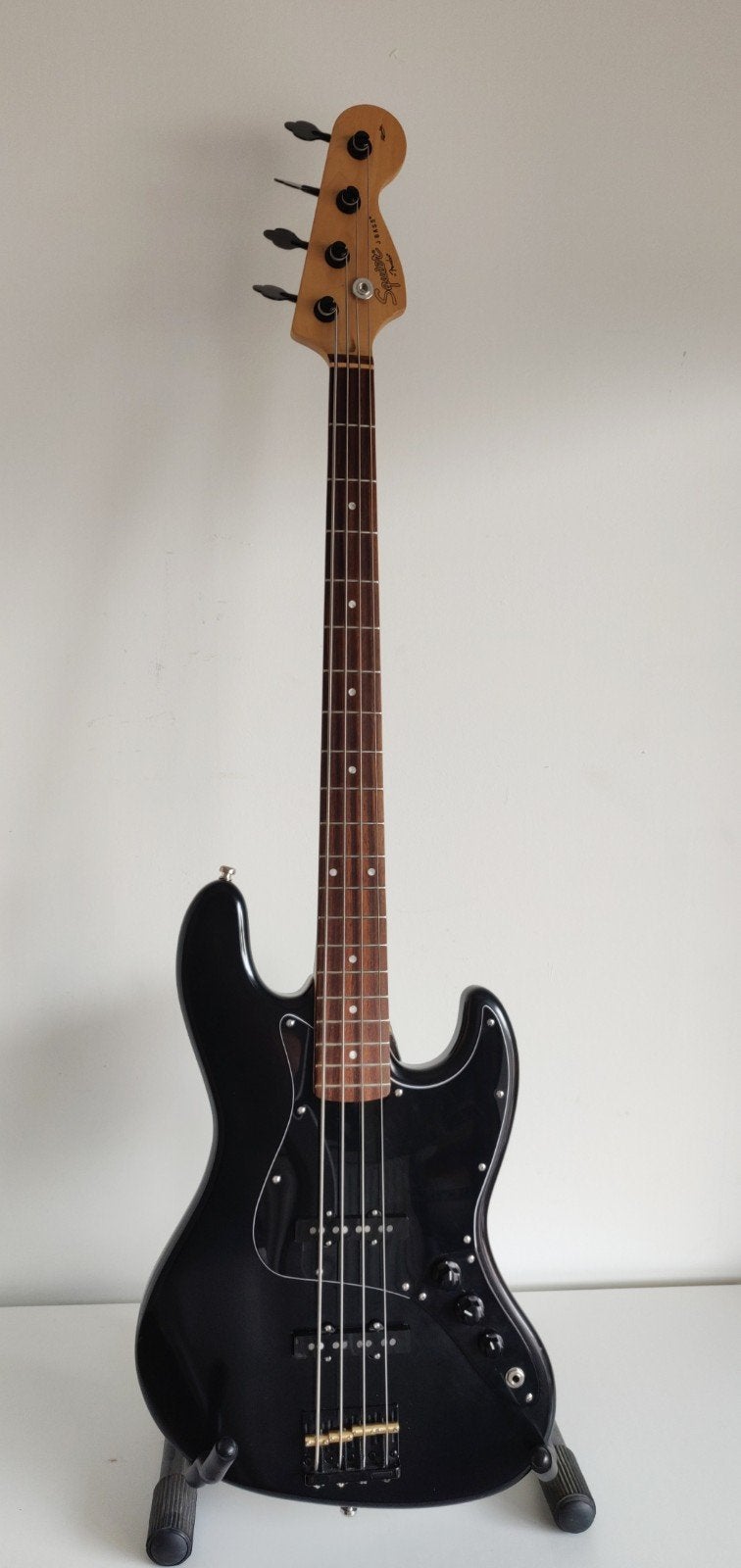 Squier jazz bass, Muziek en Instrumenten, Snaarinstrumenten | Gitaren | Bas, Ophalen
