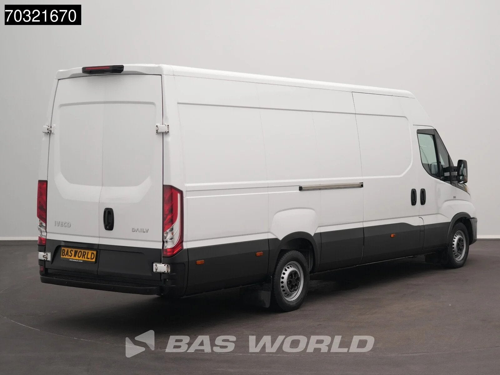 Iveco Daily 35S16 Automaat L3H2 160PK Airco Camera Parkeerse, Auto's, Automaat, Stof, Gebruikt, Euro 6