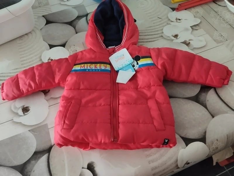 Manteau Mickey neuf taille 6 mois, Enfants & Bébés, Garçon, Enlèvement, Manteau, Neuf