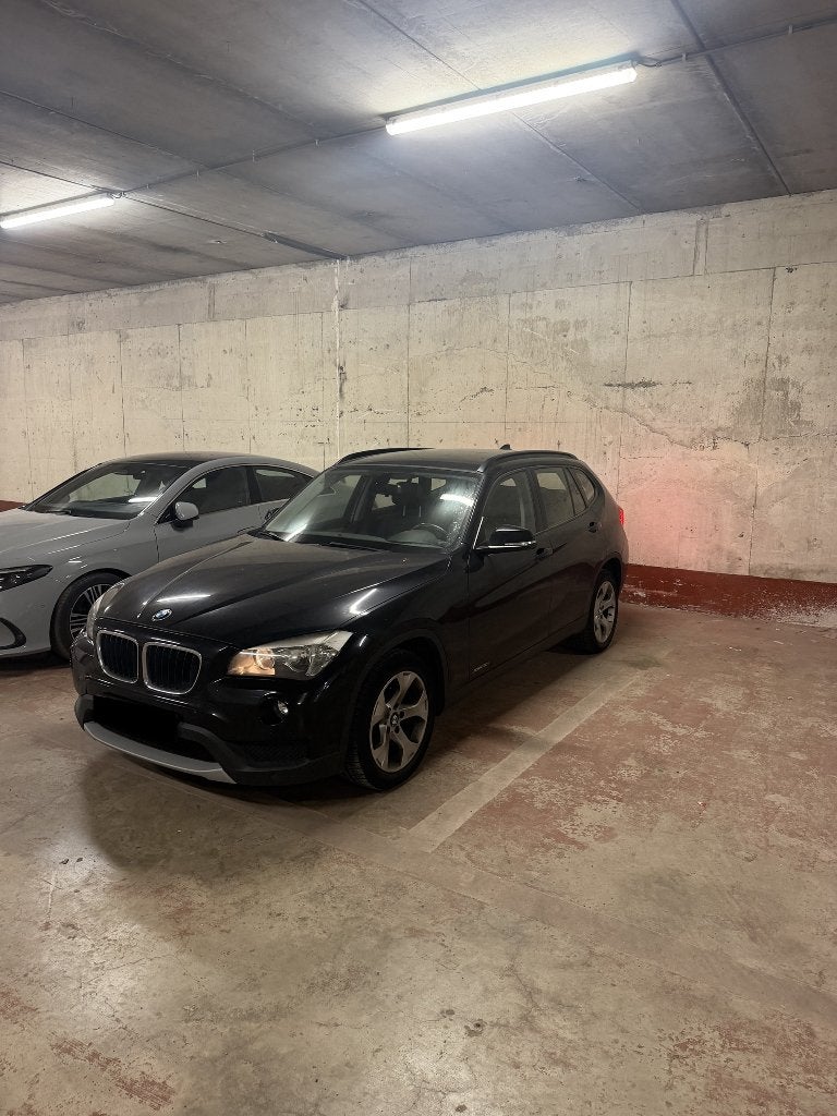 BMW X1 Te koop winter & zomerbanden op velg, Auto's, Zwart, Leder, Particulier, Zetelverwarming