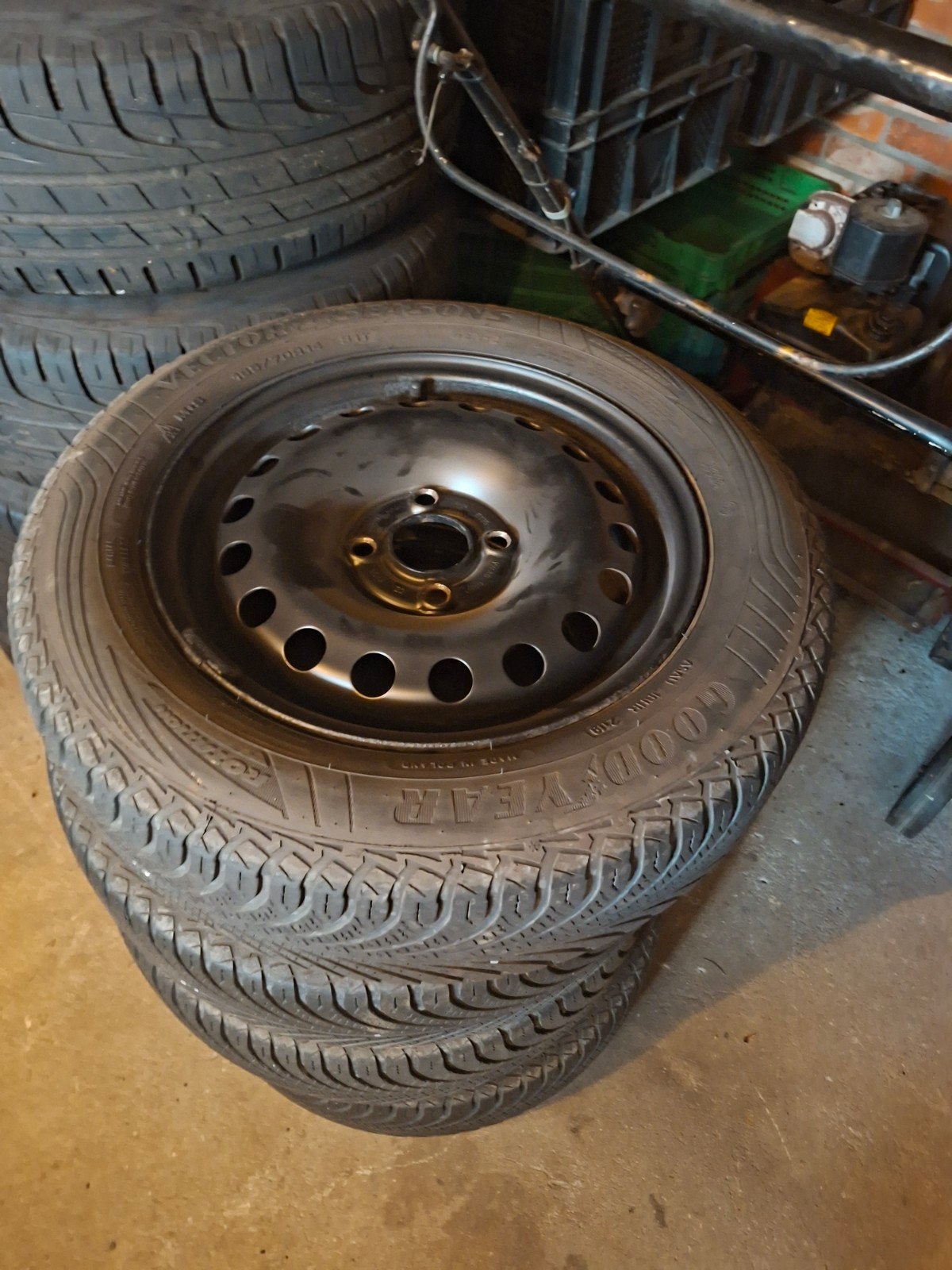 Vw Up Wielen met allseason banden, Auto-onderdelen, Ophalen, 14 inch, Gebruikt, All Season