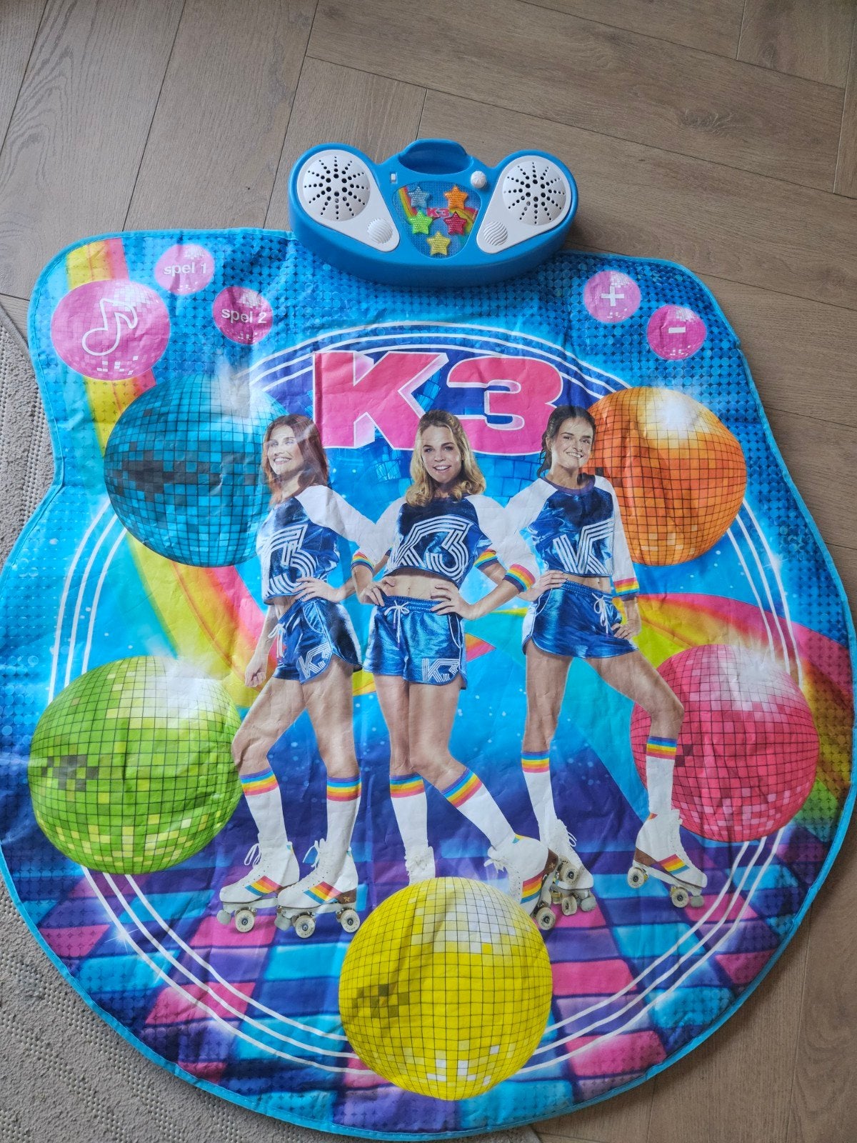 k3 dansmat, Ophalen