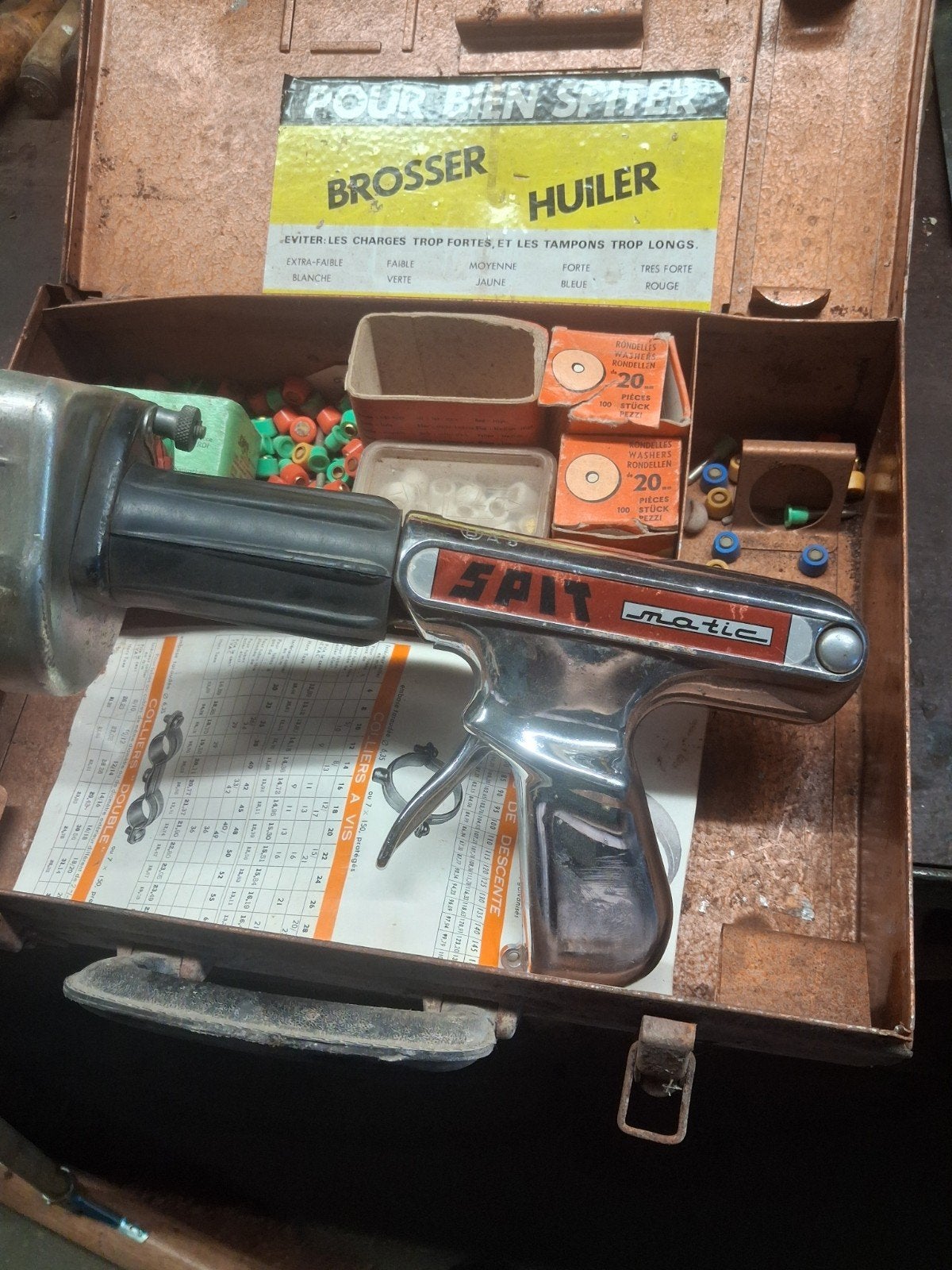 Spit schiethamer, Bricolage & Construction, Enlèvement