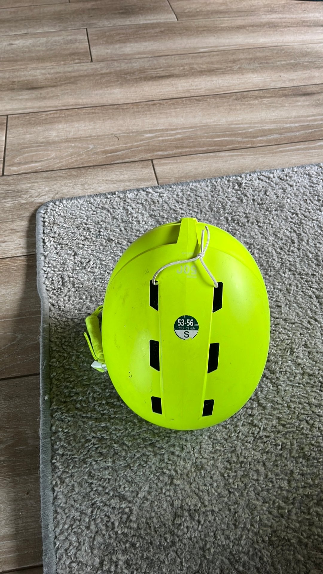 Fluogele ski helm, Zo goed als nieuw, Carve, Ophalen, Overige merken