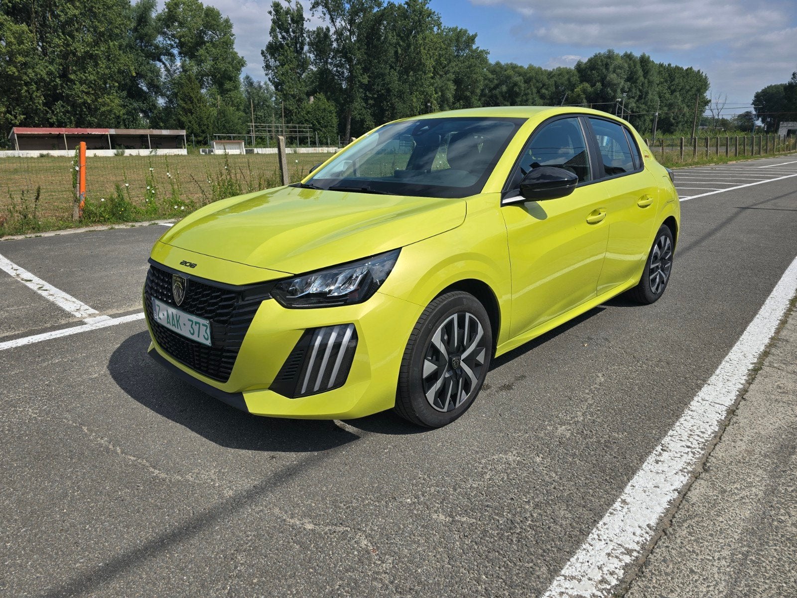 Peugeot 208 Style 2025 18150km nieuwstaat!!!, Voorwielaandrijving, 1199 cc, Geel, Bedrijf