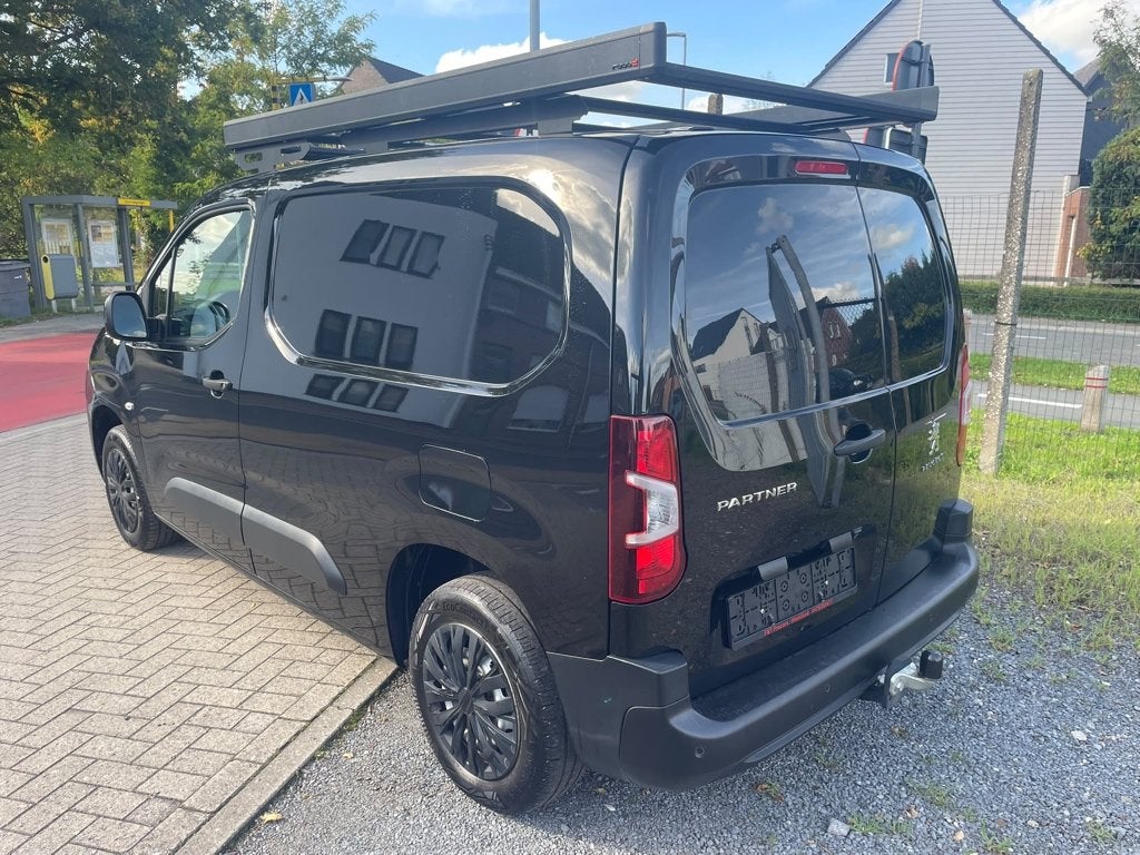 Peugeot Partner 1.2 benzine,BTW wagen, 11/2023, 36000km!, Auto's, Voorwielaandrijving, Testrit aan huis, Stof, Zwart