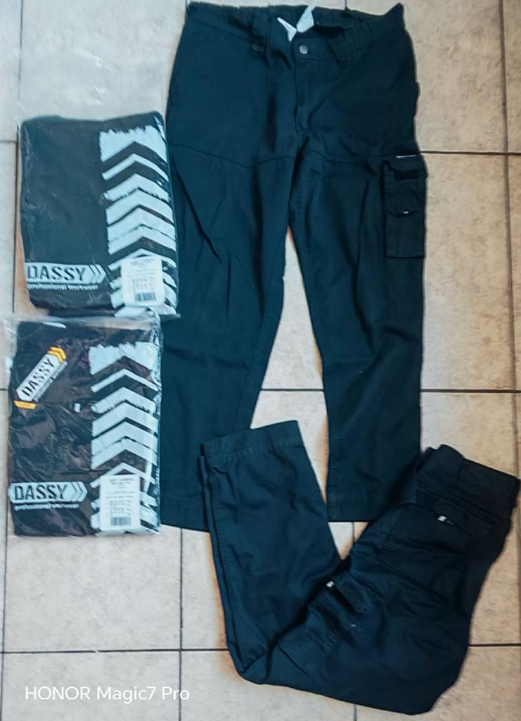 4 pantalons de travail L 50 2 emballés et 2 état impeccable, Neuf, Dassy, Taille 52/54 (L), Enlèvement