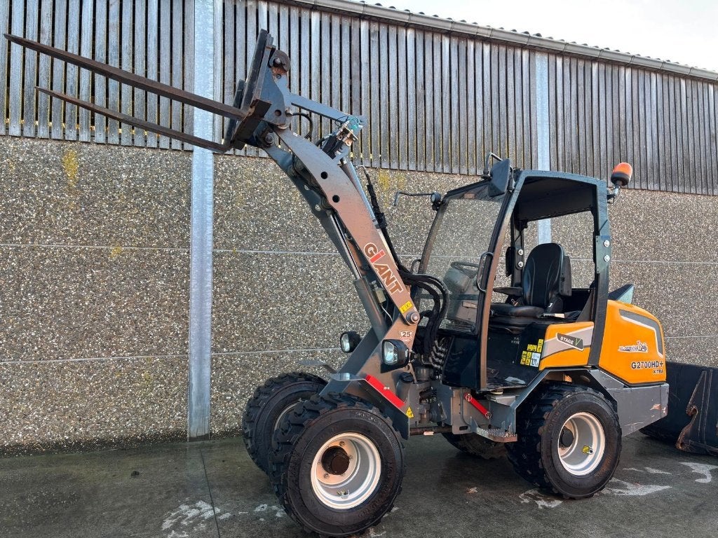 Kniklader Giant G2700 2021 met vele toebehoren, Ophalen, Wiellader of Shovel