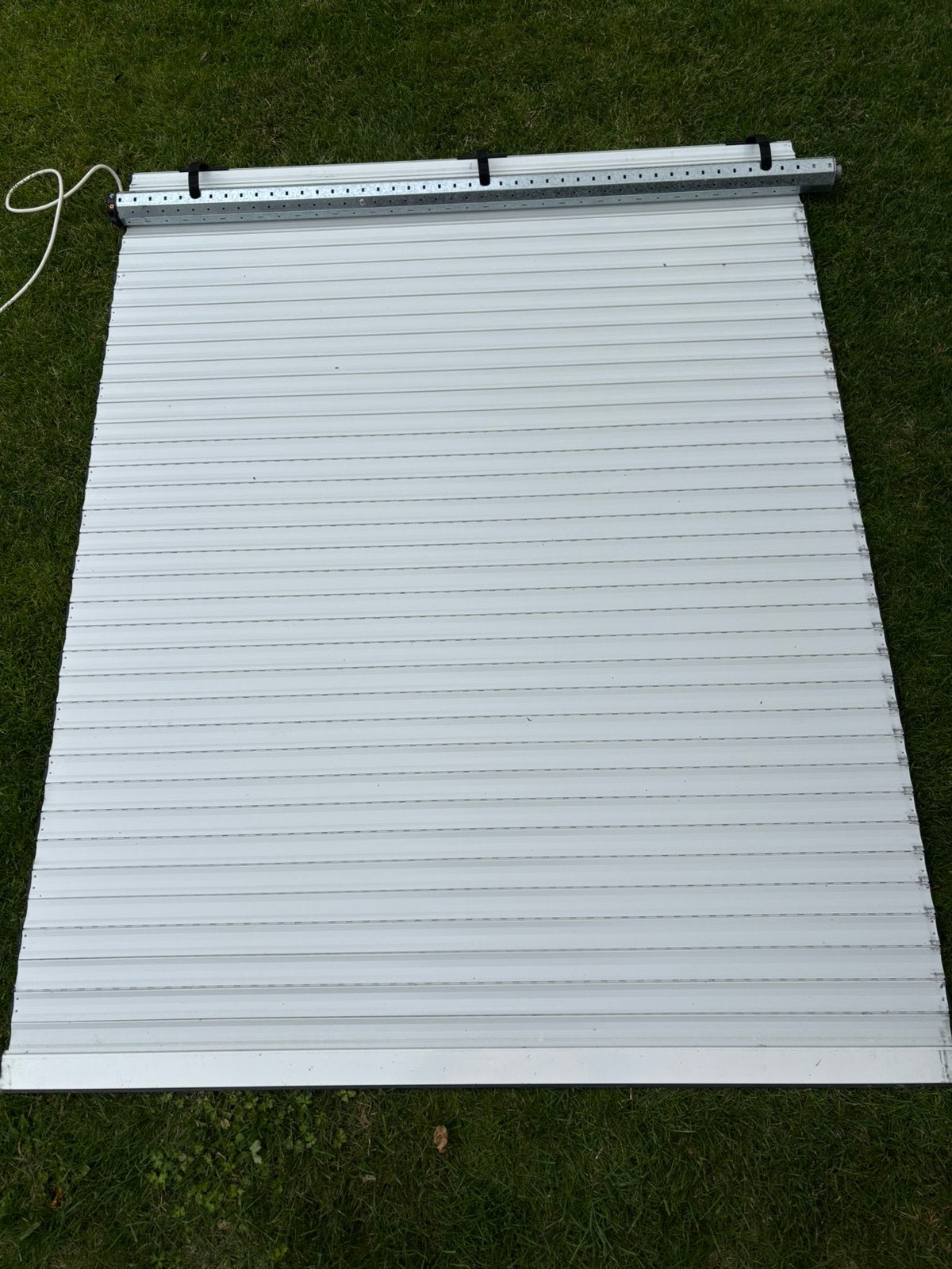 Volet en alu avec moteur électrique, l=135,5 cm, h=176 cm, Bricolage & Construction, Volets, Enlèvement, Comme neuf, Blanc, Fonctionnement électrique