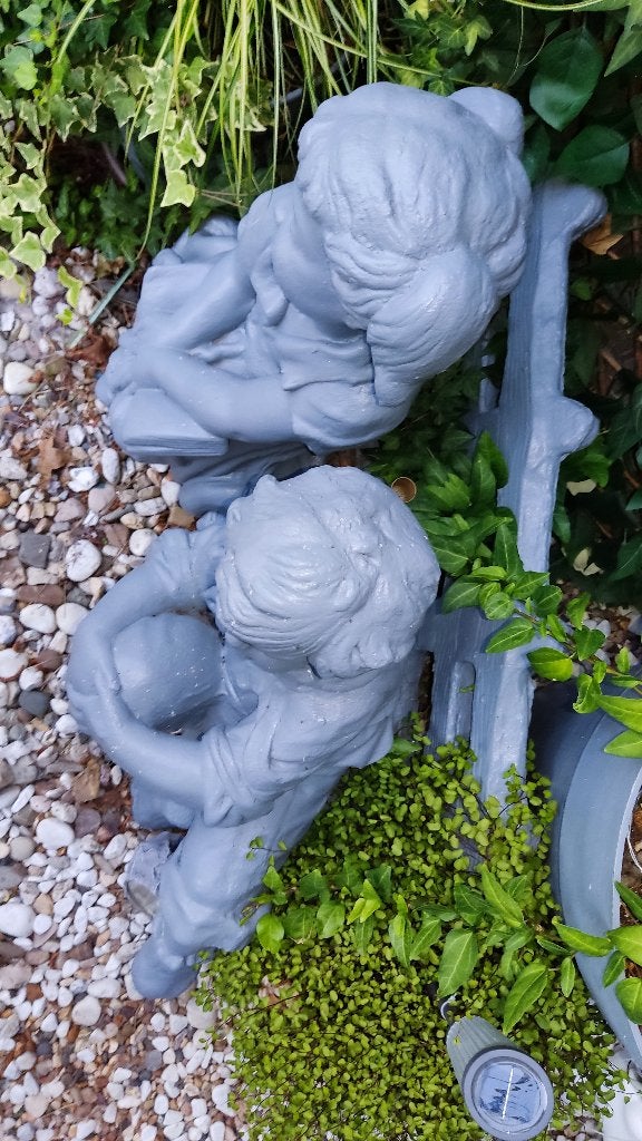 Betonnen beeld jongen en meisje, Enlèvement, Comme neuf, Humain