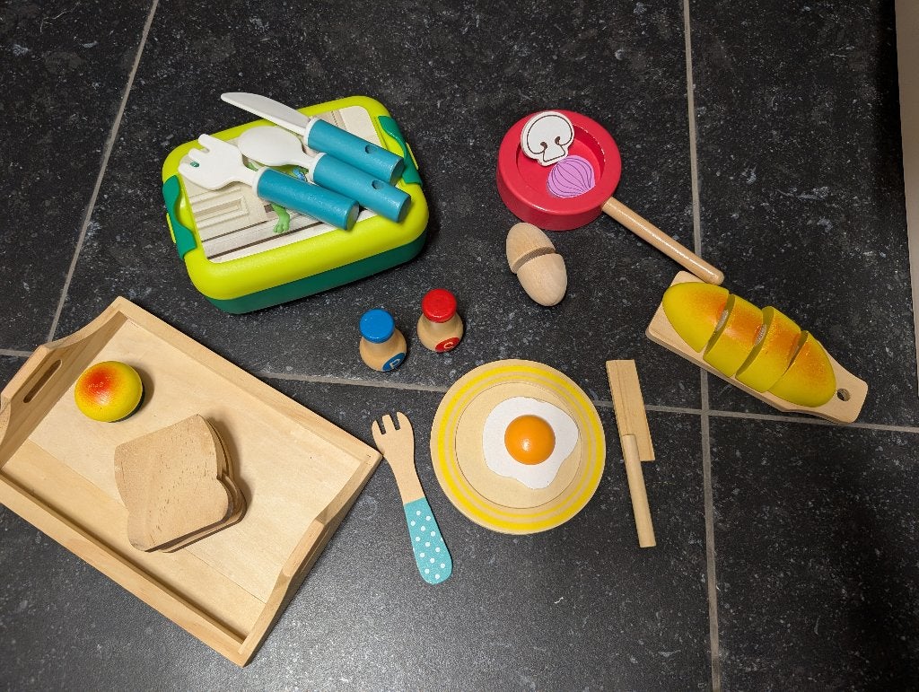 Houten set keuken lunch speelgoed, Kinderen en Baby's, Ophalen of Verzenden, Zo goed als nieuw, Meubelstuk of Keukentje