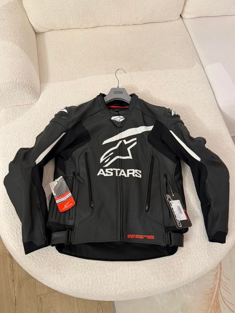 Te koop: Alpinestars GP Plus V4 leren motorjas–maat 54 NIEUW, Motoren, Kleding | Motorkleding, Ophalen, Nieuw met kaartje, Heren